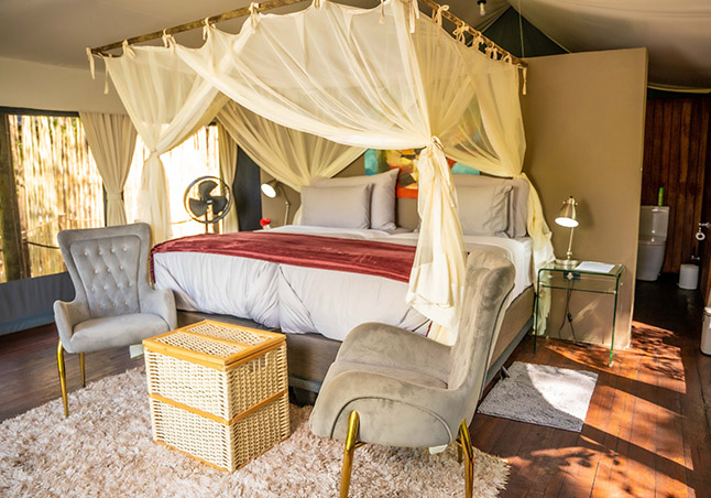 Khwai expeditions camp-double luxury room_twin bed with shower